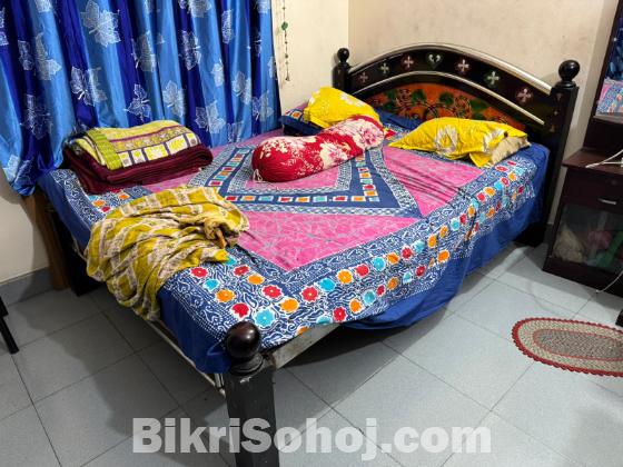 5/7 feet bed with mattress